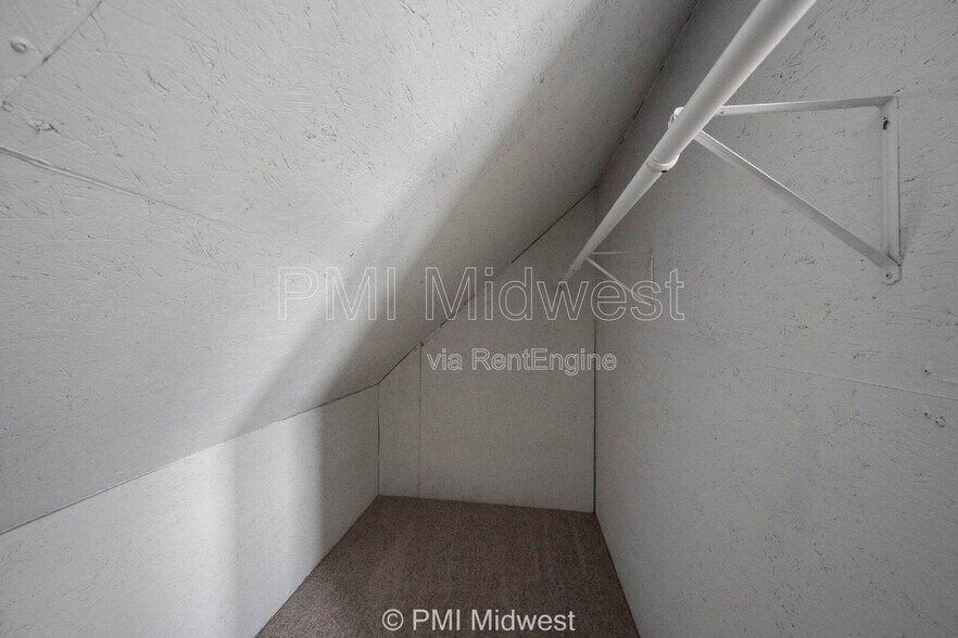 Building Photo - 1331 W 34th St