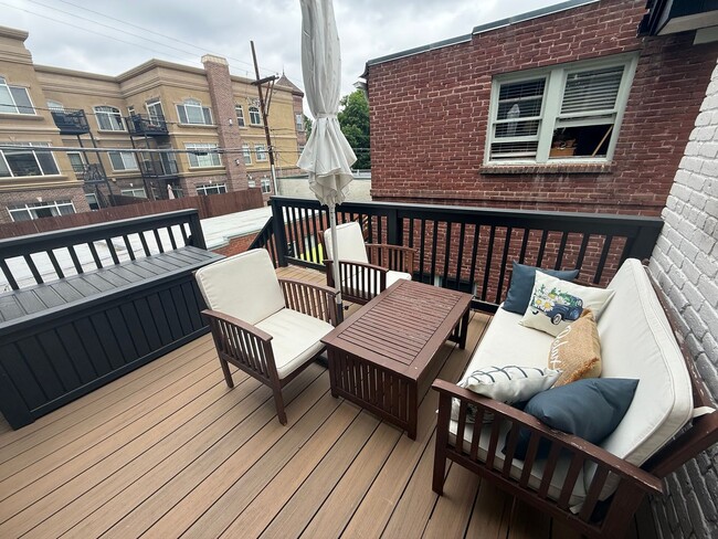 Building Photo - Modern 3-Bedroom Retreat in the Heart of C...