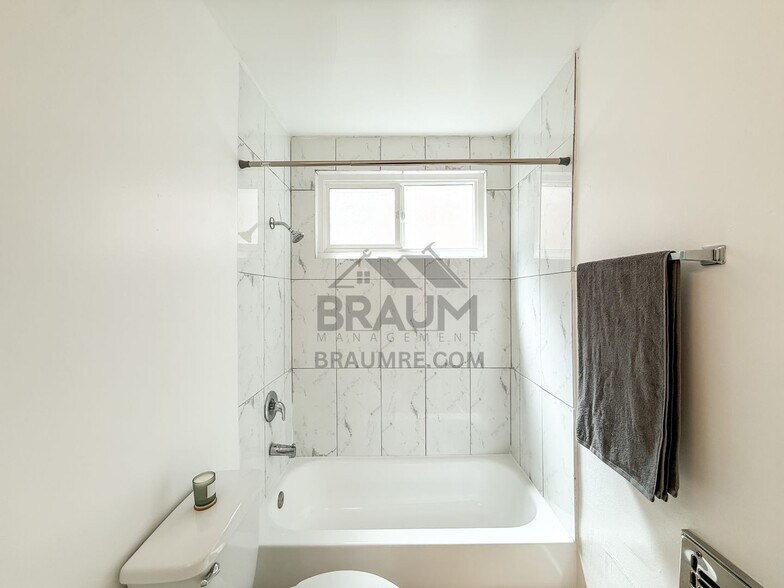 Building Photo - 5433 Sepulveda Blvd