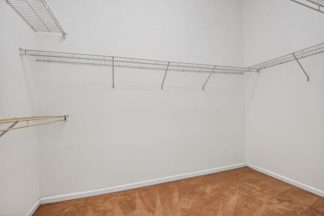 Building Photo - 2431 Westmont Dr