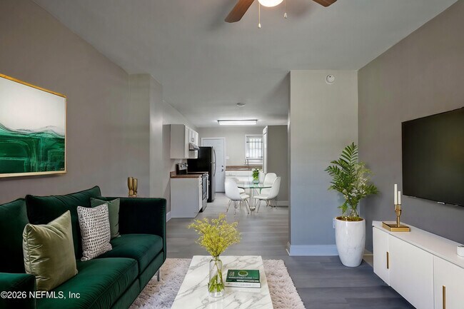 Building Photo - 2036 W 11th St