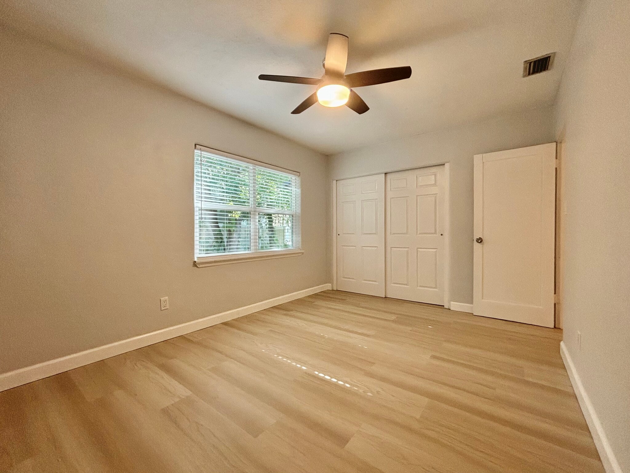 Building Photo - 718 E South St