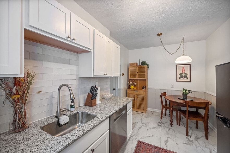 Building Photo - 6423 Kennedy Ave