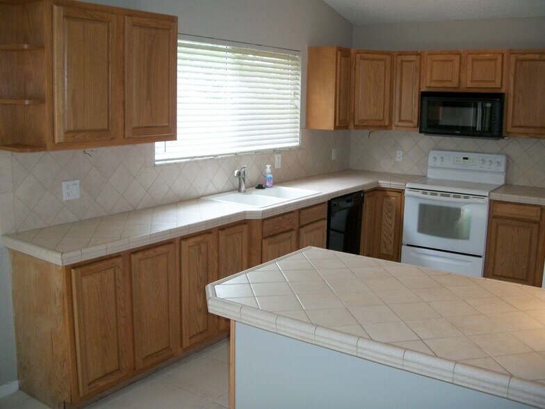 Building Photo - 1626 SW Bascom Ave