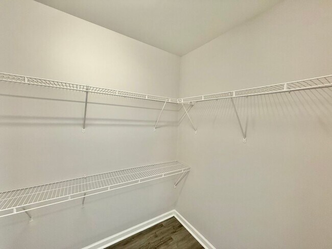 Building Photo - Updated 4BD, 2.5BA Raleigh Home With Easy ...