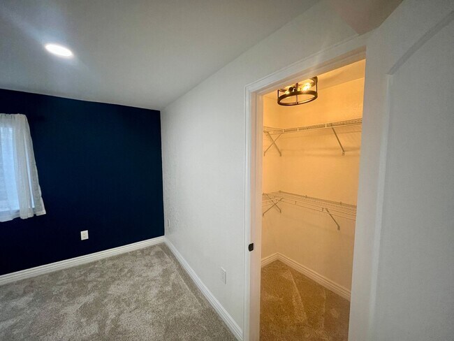 Building Photo - Beautifully Renovated 4-Bedroom Home in Canterberry Crossing