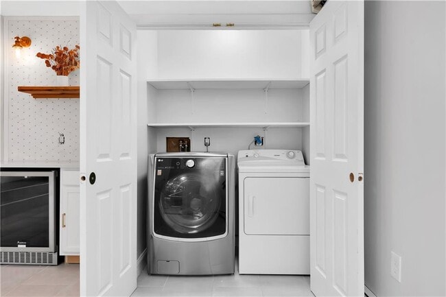 Building Photo - 41 Elmway St