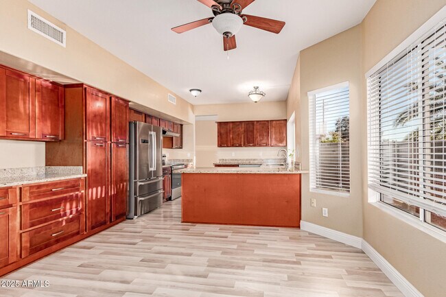 Building Photo - 1110 N Aspen Dr