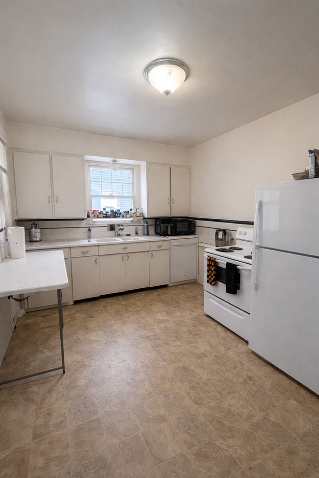 Building Photo - 1803 Hill St