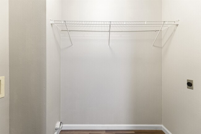 Building Photo - 516 Hollyhock st