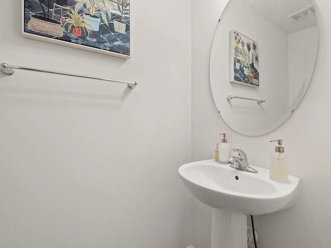 Building Photo - Lease OR Lease to Own