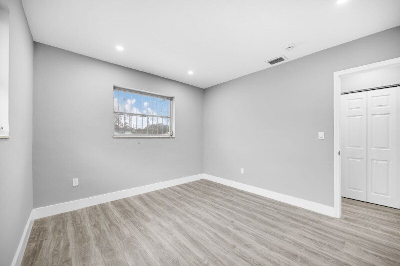 Building Photo - 645 NE 149th St