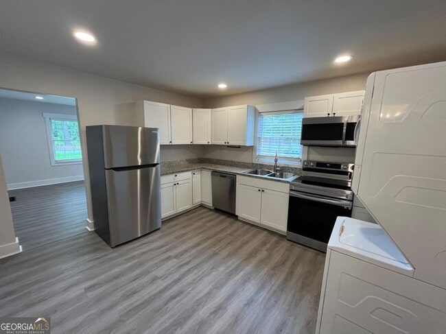 Building Photo - 174 Cloud St