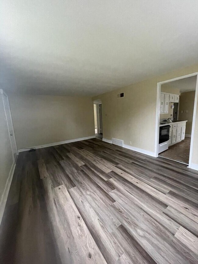 Building Photo - 2421 Hollywood Pl