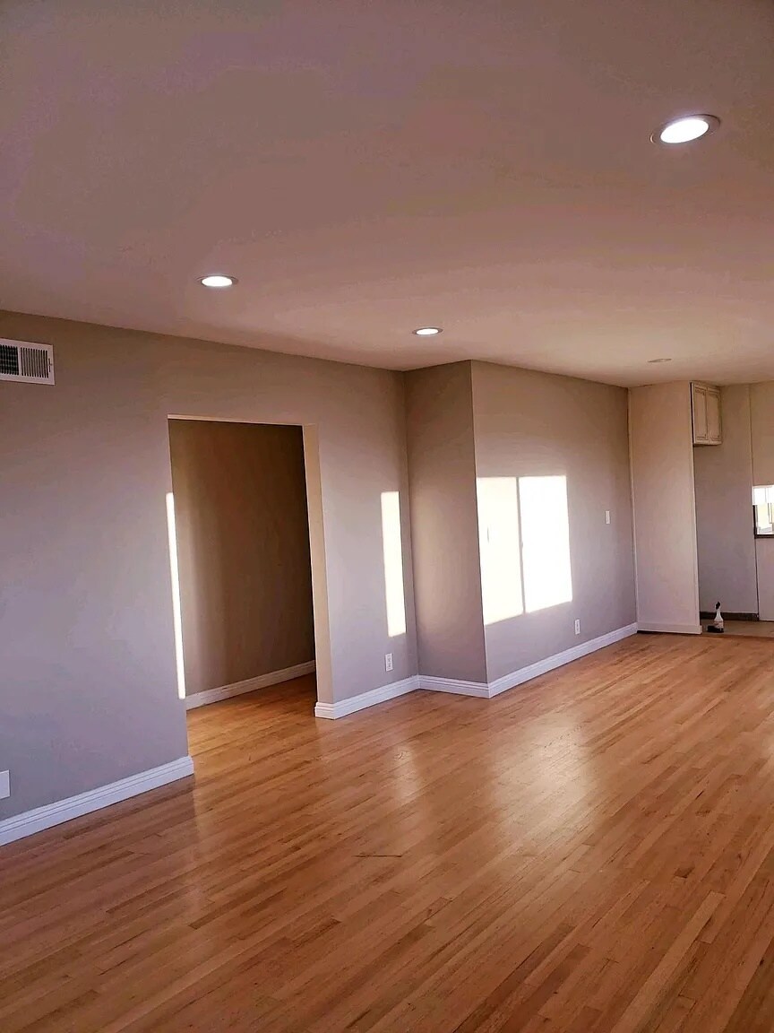 Building Photo - 822 10th St