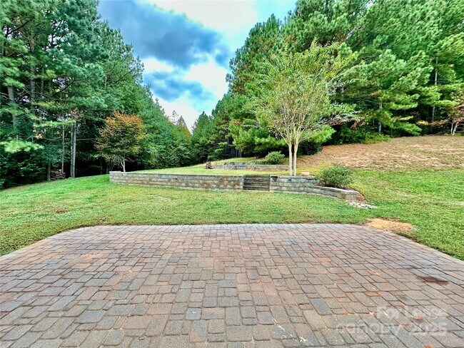 Building Photo - 1888 Lillywood Ln