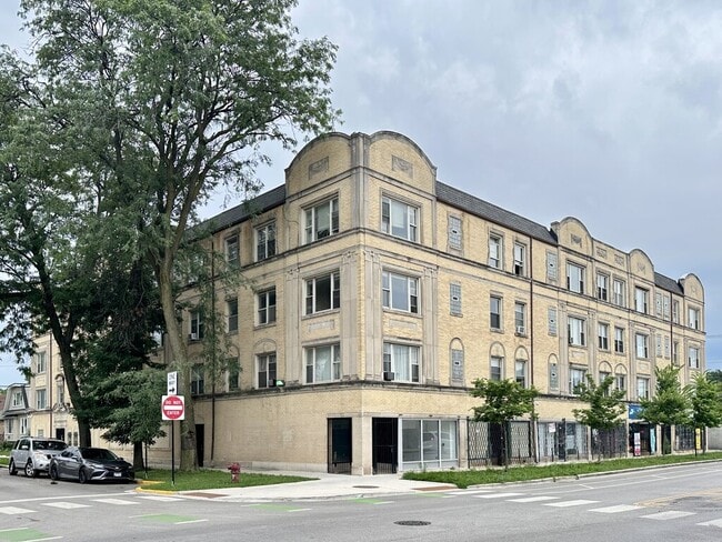 Building Photo - 6710 S Claremont Ave