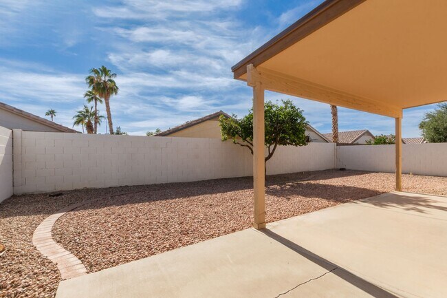 Building Photo - Beautiful Single-Level Home in Prime Locat...