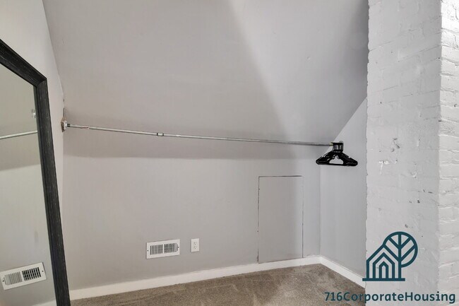 Building Photo - Furnished 3-Bedroom Carriage House on Bird Ave