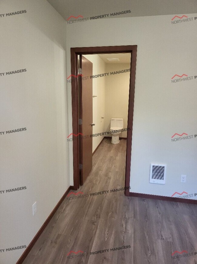 Building Photo - R289A