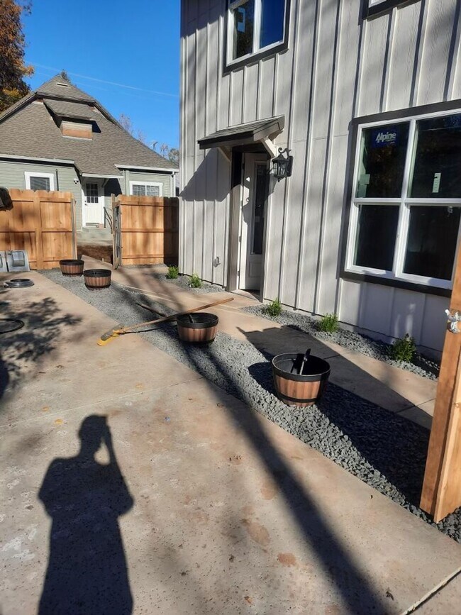 Building Photo - 149 W 21st St