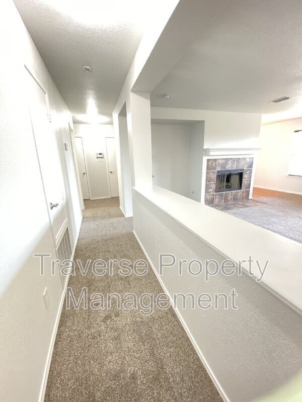 Building Photo - 8016 Meadow View Tr