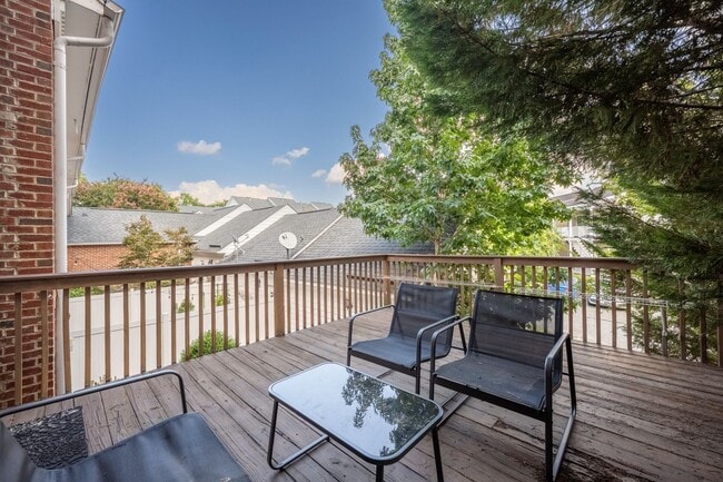 Building Photo - Stylish 3-bedroom townhome in Vermillion in Hustersville