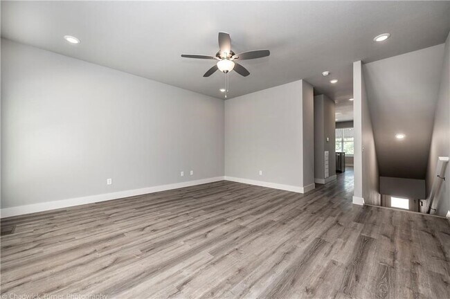 Building Photo - 1512 N Gregg Ave