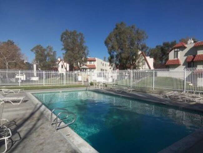 Building Photo - Spacious 3-Bedroom Townhome with Community...