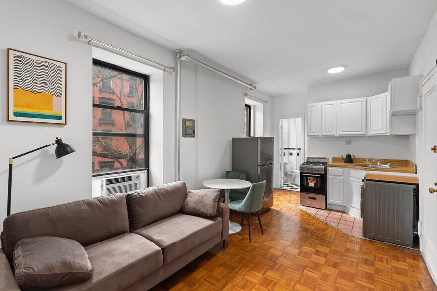 Building Photo - 235 E 89th St