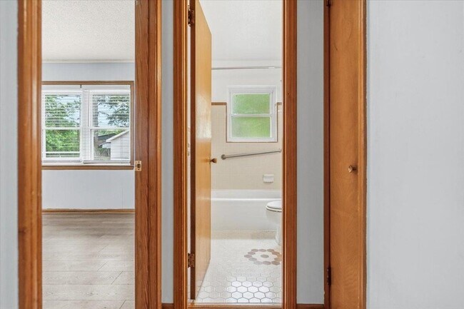 Building Photo - 7283 Juana Dr