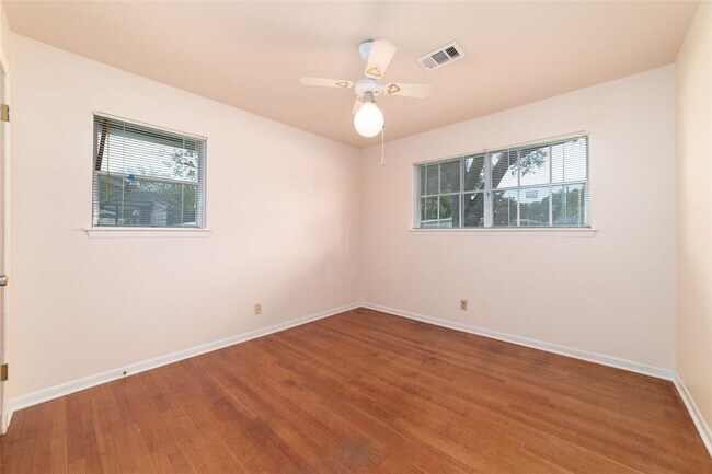 Building Photo - 7615 Barberton Dr