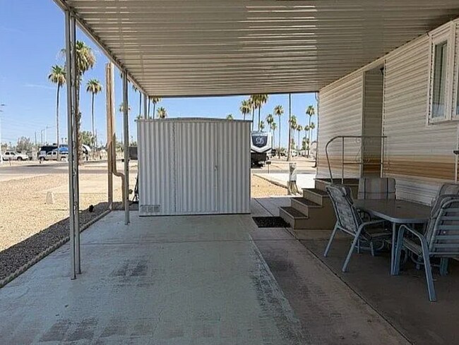 Building Photo - 303 N Lindsay Rd