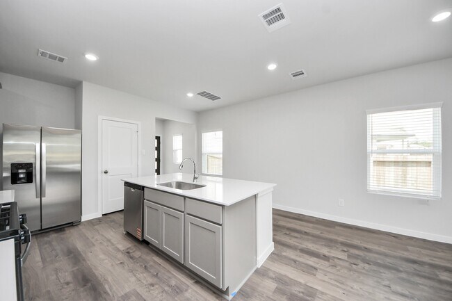 Building Photo - 135 Alset Dr