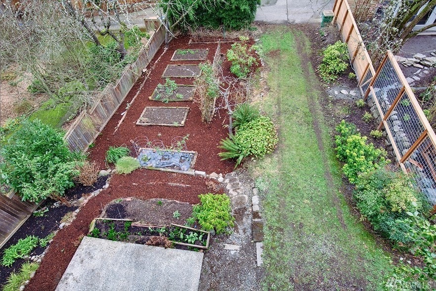 Garden - 1214 25th Ave E