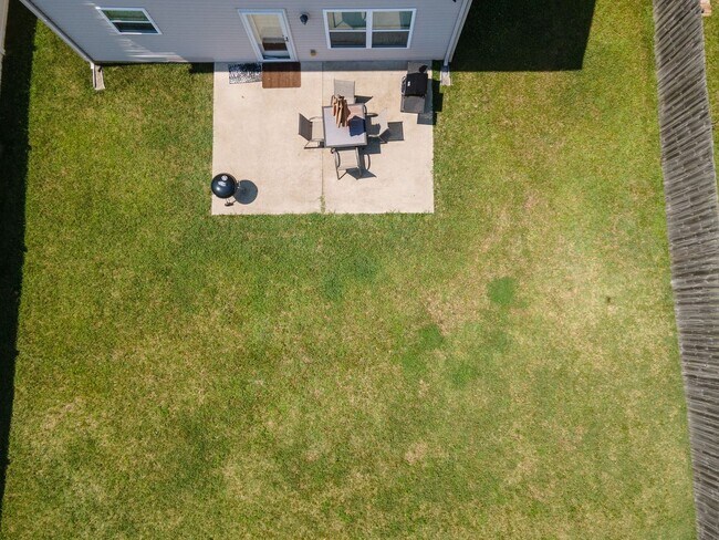 Building Photo - **WELL MAINTAINED, 2016-BUILT HOME IN DESI...