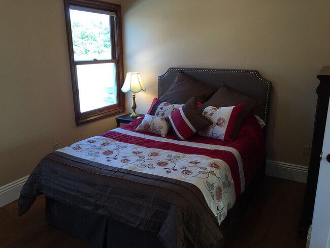 Building Photo - 225 W Angela St