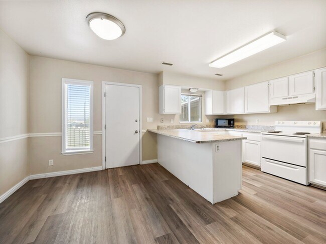 Building Photo - Cam-715 E 950 S Provo, UT 84606