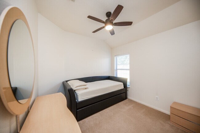 Building Photo - 9034 Necklace Tree Ln