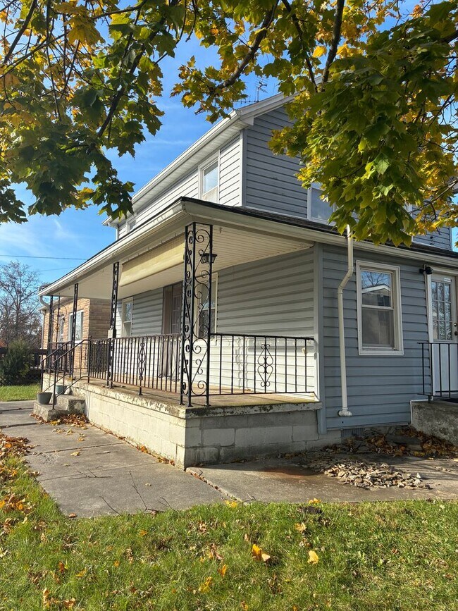 Primary Photo - 251 Narrow Dr