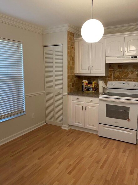Building Photo - 4810 Grapevine Way