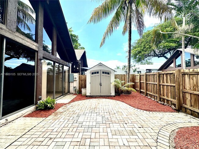 Building Photo - 497 N University Dr