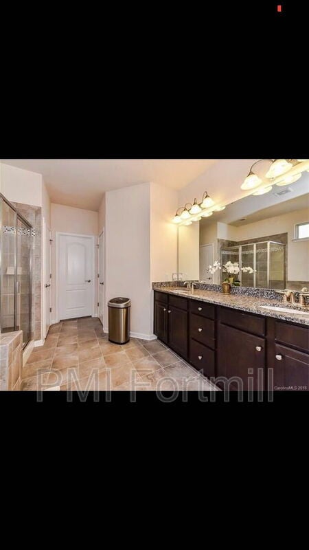 Building Photo - 3901 Kestrel Ln