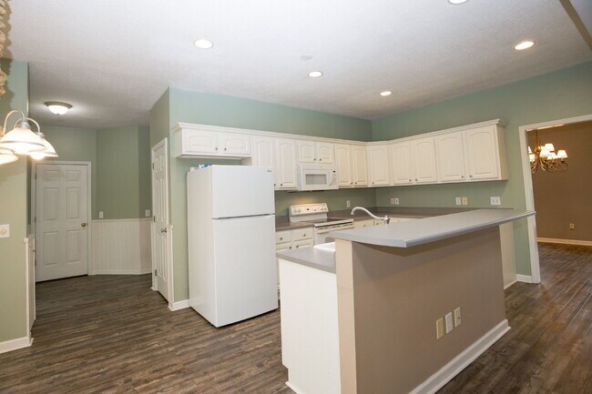 Building Photo - 380 Sullivan Dr