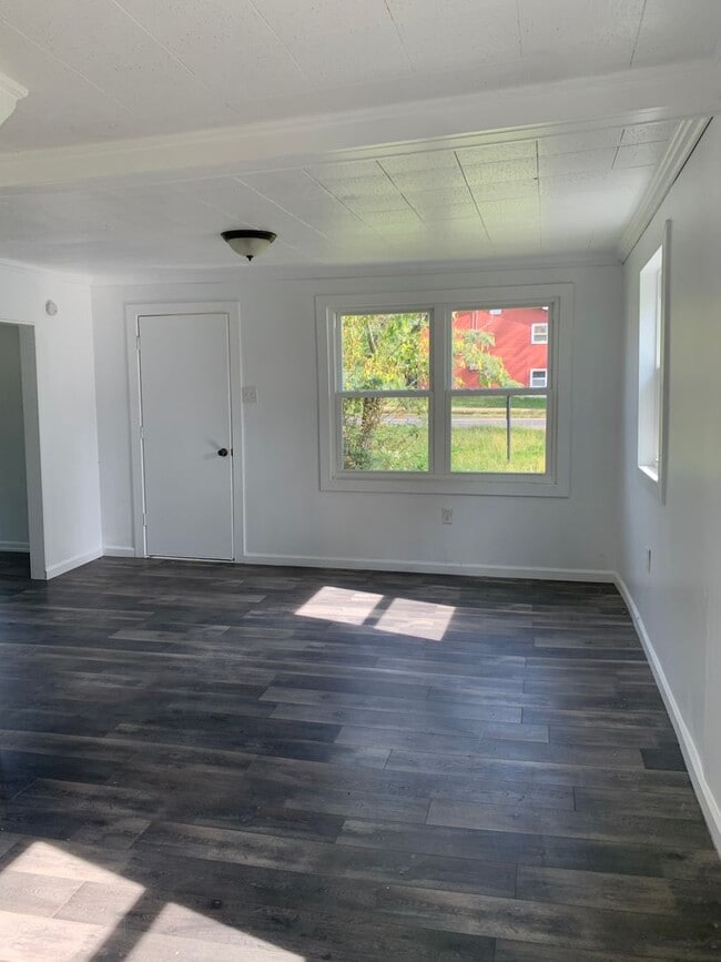 Building Photo - Coming Soon! Charming Cape Cod Near Coloni...