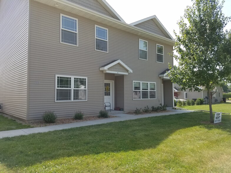 Private Entrance - 605 3rd Ave