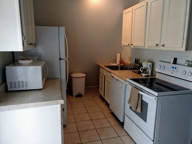 kitchen - 4633 S Wilson Blvd