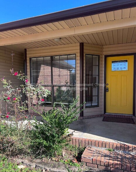 Building Photo - 2220 Kerra Ln