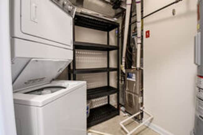Building Photo - Spacious and Modern 2BR/2BA Condo in Norbe...