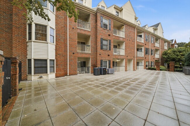 Building Photo - 300 Yarmouth St